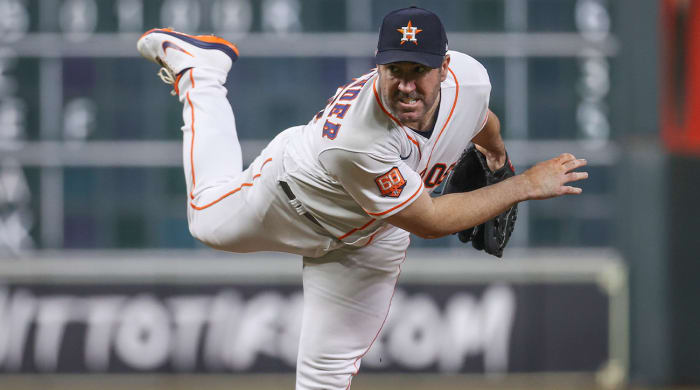 Justin Verlander pitches for the Houston Astros